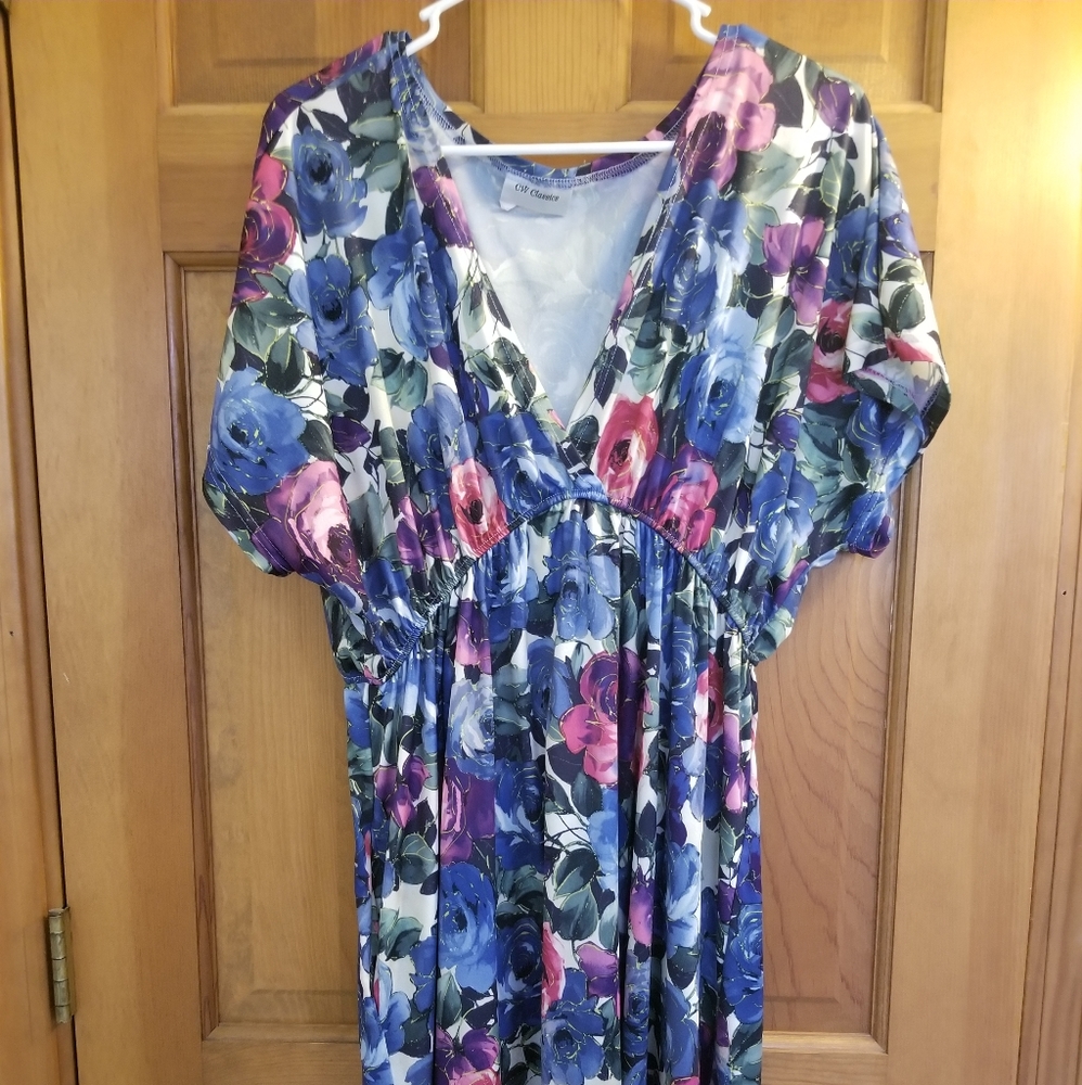 Silky floral dress with pockets